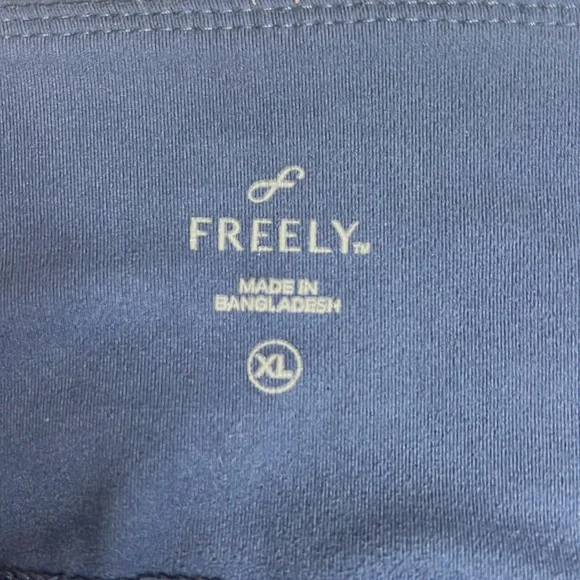 Freely High-Waisted Leggings – Women’s XL – Near Perfect Condition! - Picture 7 of 7